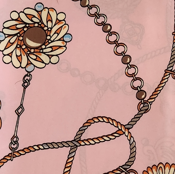 Stunning Head Scarf or Shoulder Wrap TAKE A LOOK! - Picture 6 of 7